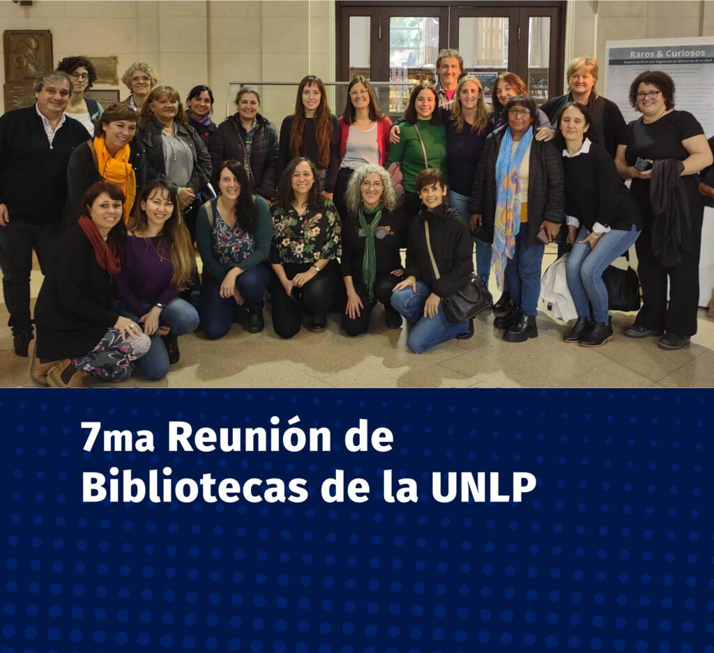 Fotografía grupal de los directores y directoras de las Bibliotecas de la UNLP.